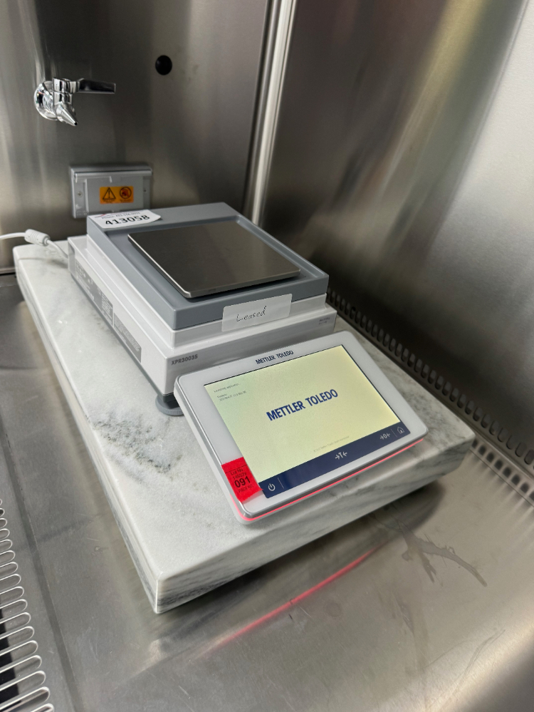 Image of Mettler Toledo XPR23003S Digital Scale w/ Granite Surface